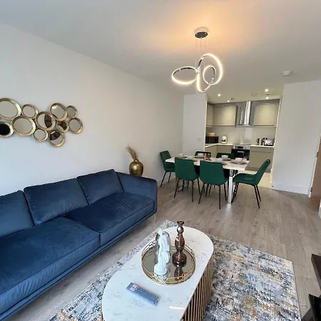 C5, Spacious 3 Bedroom Flat In Wembley
